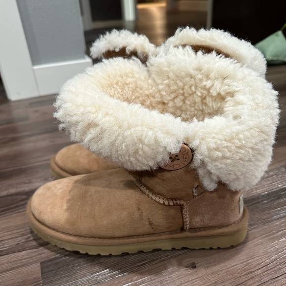 Uggs - Picture 3 of 3